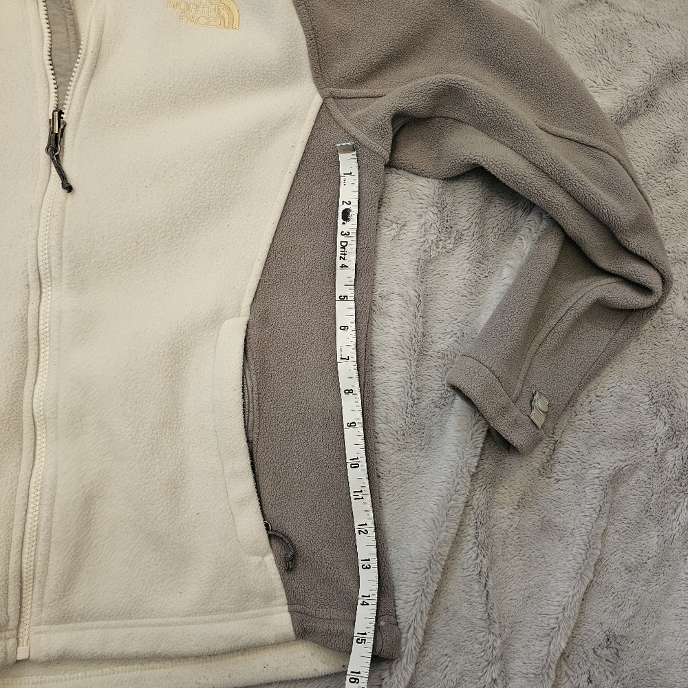 The North Face Women's full zip fleece jacket. - Picture 8 of 8